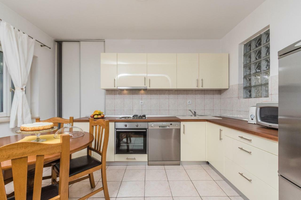 Apartment Matosic ซริกเวนิซา ภายนอก รูปภาพ